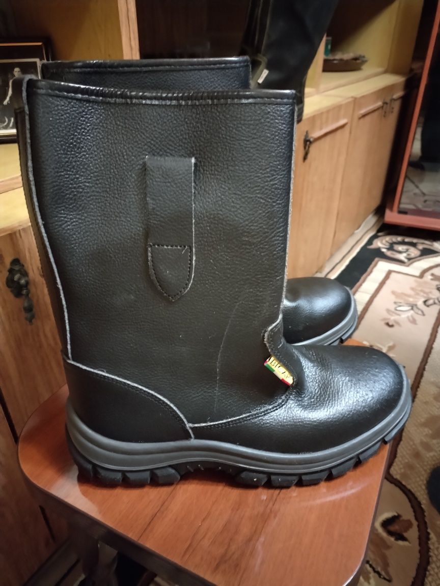 Продам батинки зимние 41р