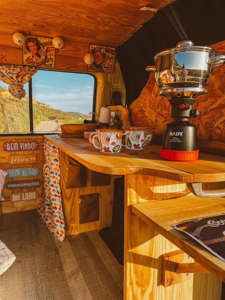 Campervan Mitsubishi L300 – Legalizada como Especial Dormitório