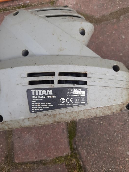 Nożyce do żywopłotu długie.