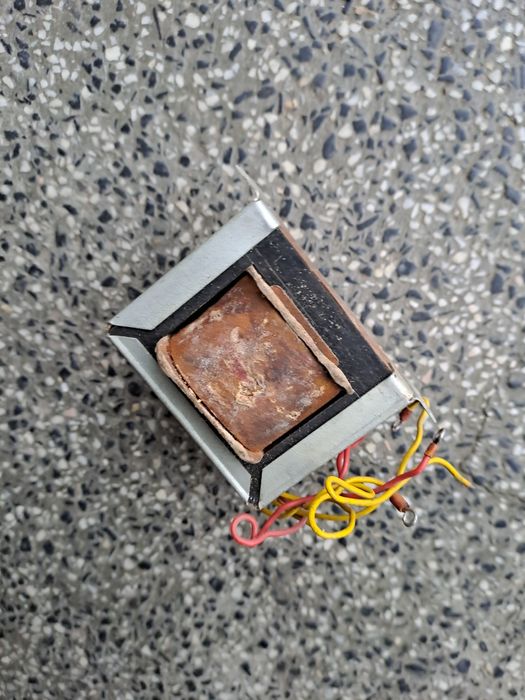 TRANSFORMATOR z  mikrofali