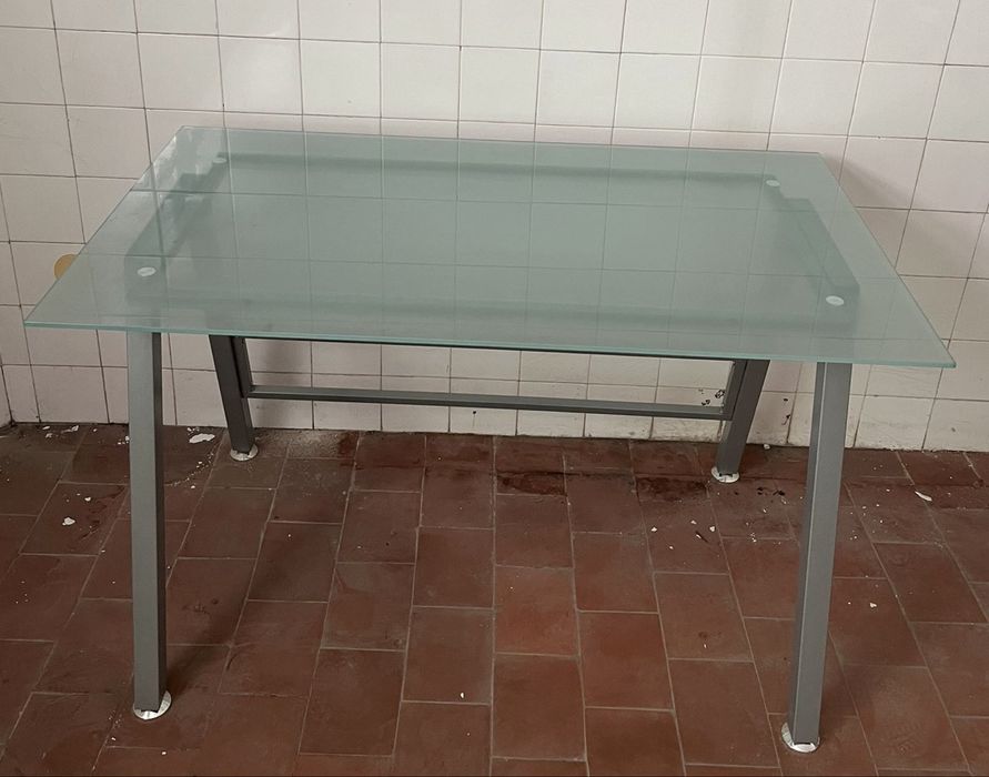 Secretaria com tampo de vidro