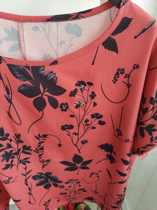 Blusa / Camisola coral com padrão floral - Tamanho XL - Nova!