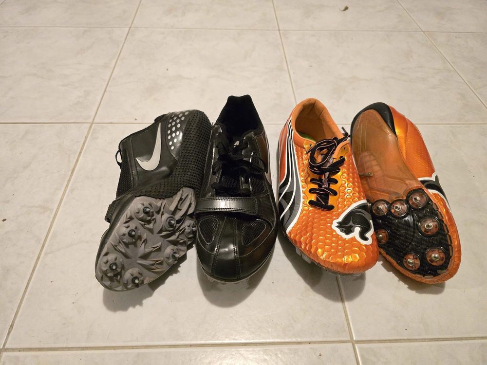 Vendo 2 Tenis de bicos competicao