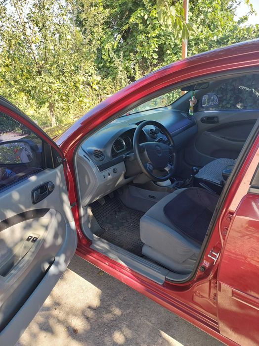 Автомобиль Шевроле Лачети