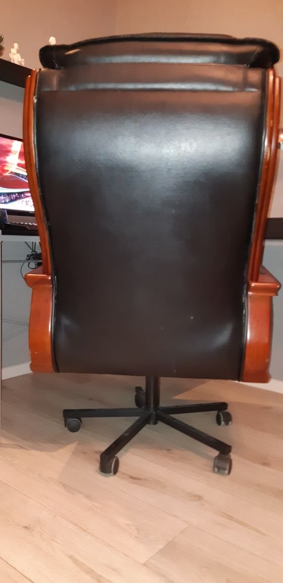 Кресло офисное кожаное