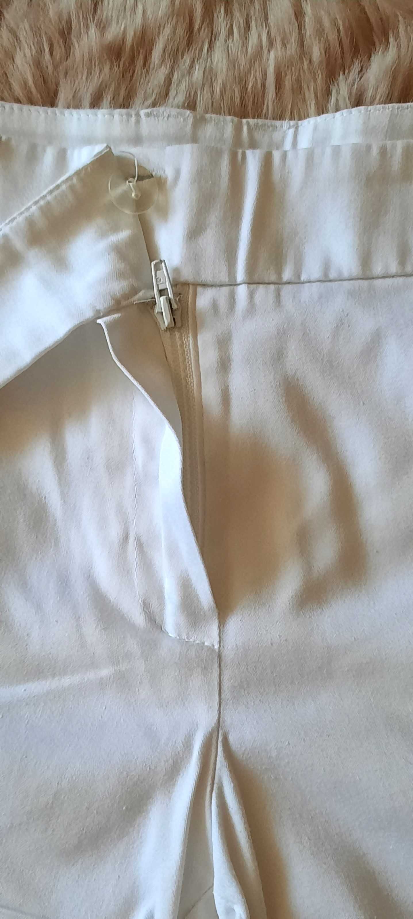 Białe krótkie spodenki Orsay w pasie 72cm 152 cm / 12 lat