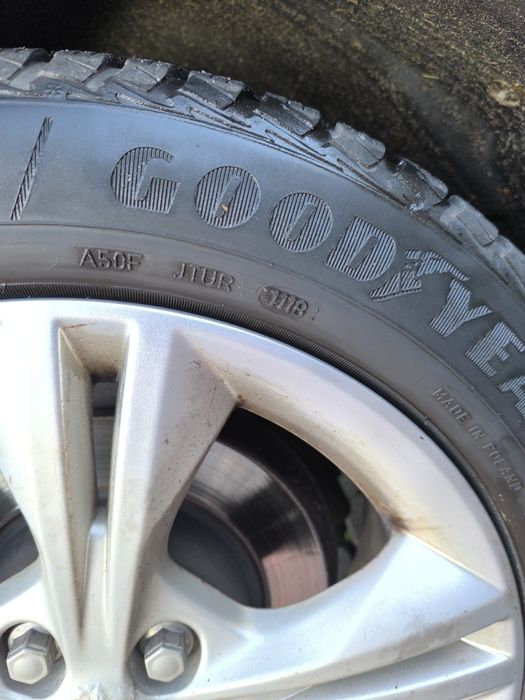 Goodyear 205/55R16 Całoroczne