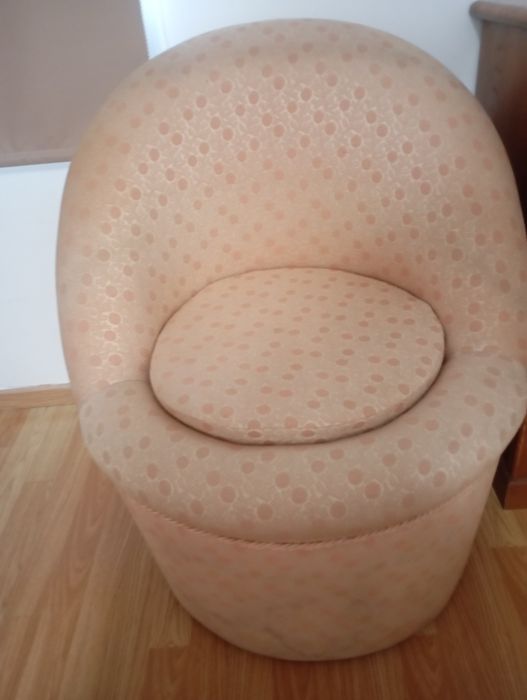 Cadeirão cor laranja