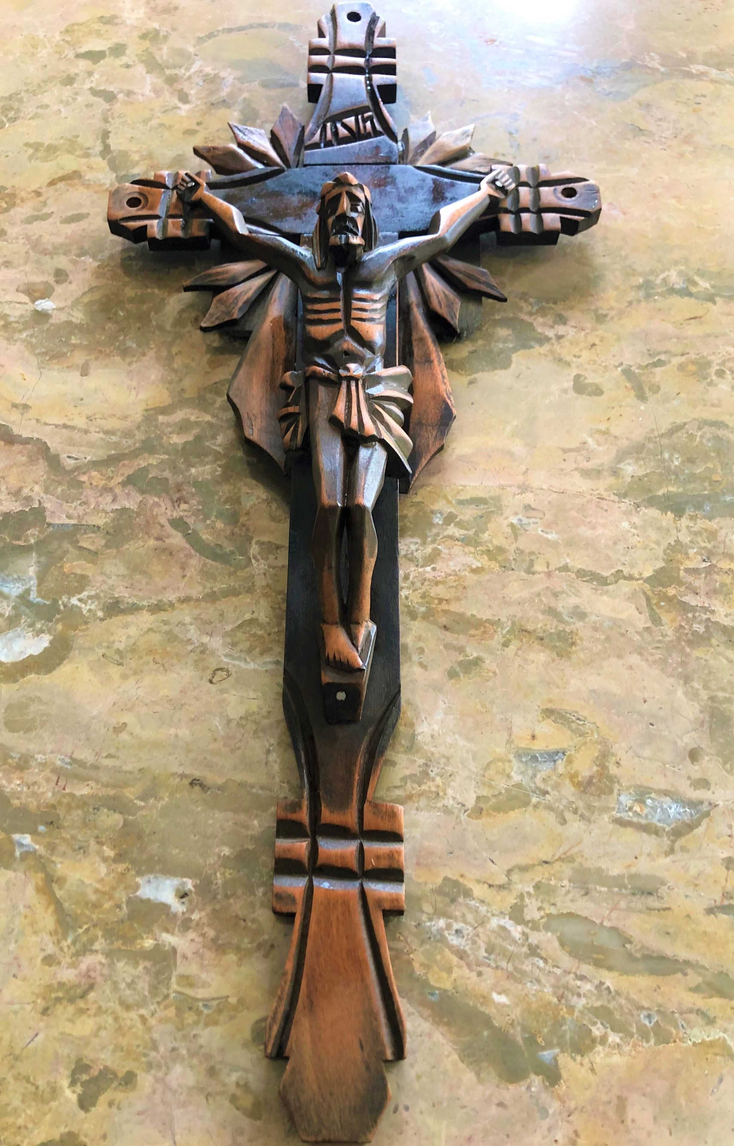 Crucifixo em madeira antigo