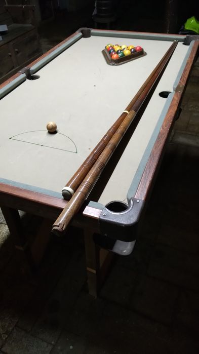 Pequena mesa de bilhar
