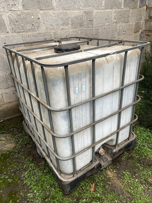 Емкость 1000 л (еврокуб) в обрешетке