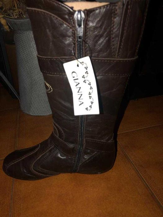 Bota de criança em pele