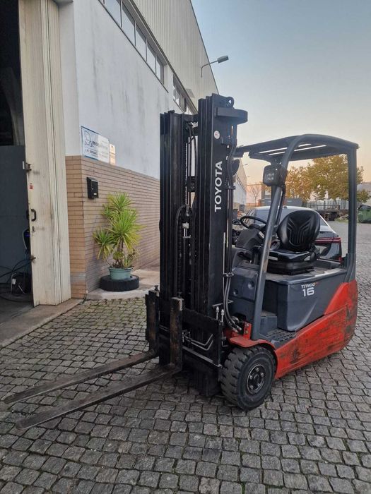 Empilhador Toyota Eletrico 1.600kgs