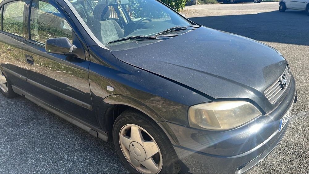 Carro motor batido