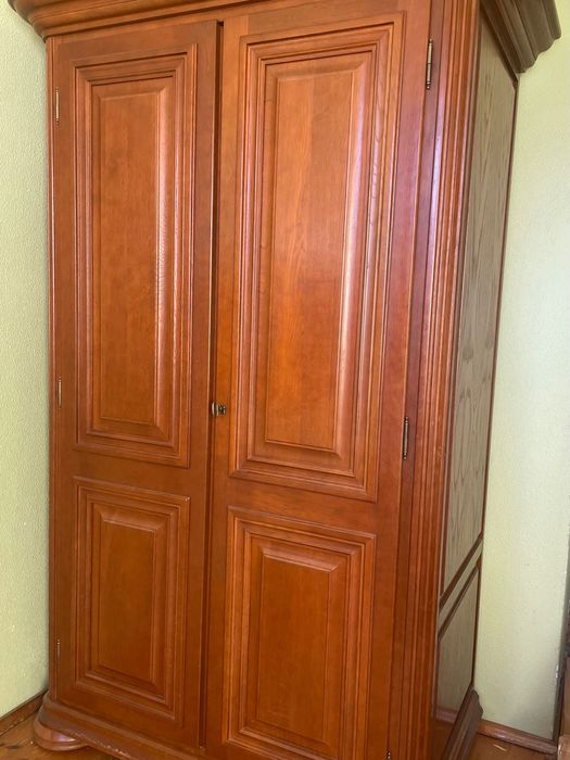 Szafa drewniana w dobrym stanie