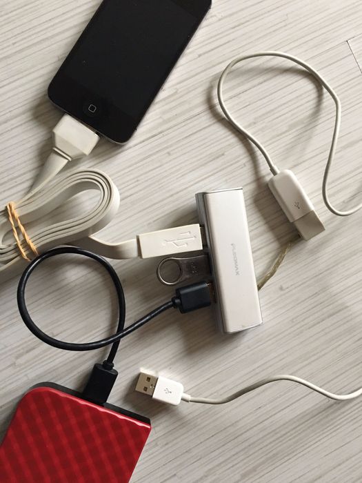 USB хаб Pleomax UH-300 обладнаний 4 портами