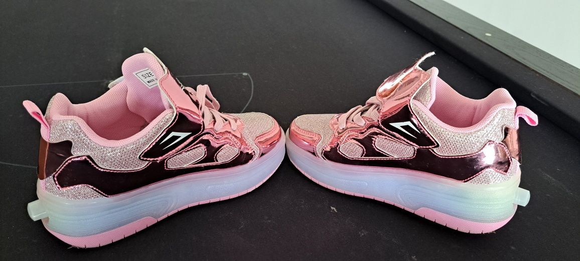 Tenis menina  com rodas t33