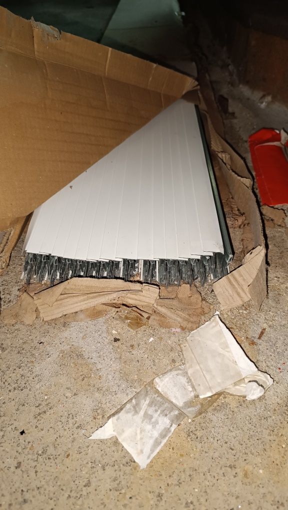 Material variado de montagem de tetos falsos - PARA DESOCUPAR