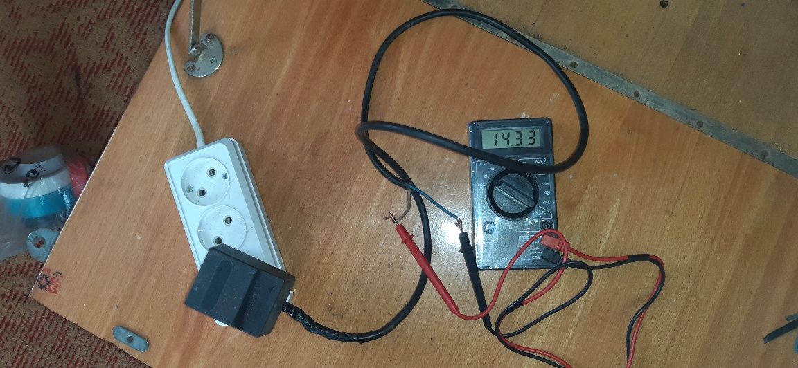 Зярядний пристрій для 12v-13v аккумуляторів(зарядное авто-мото аккум.)