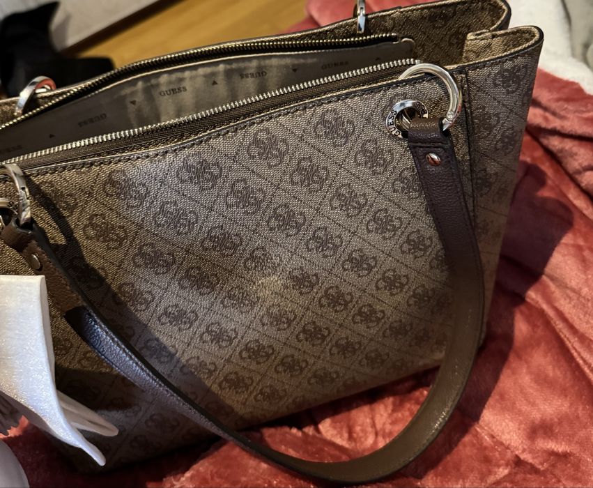 Bolsa a Guess seminova