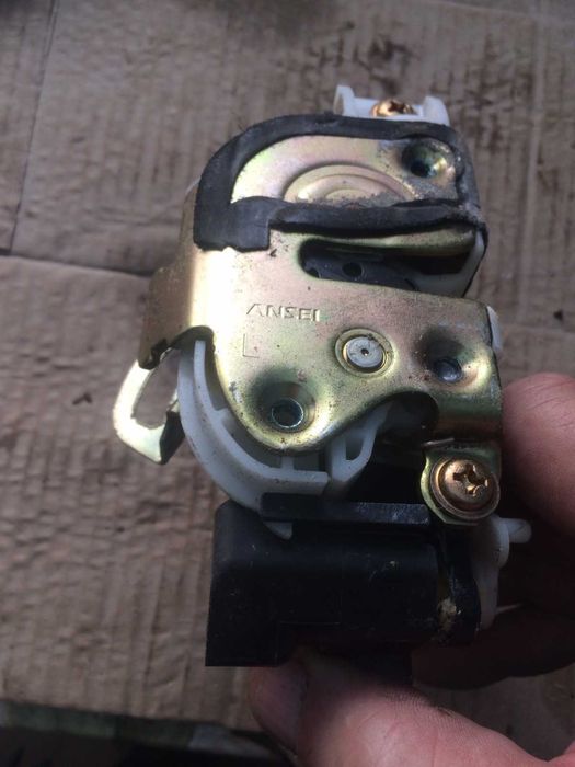 Дверні замки ручки лансер 9