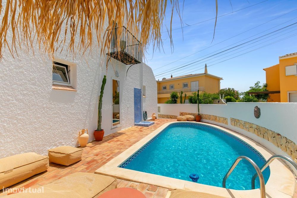 Moradia com 4 quartos e piscina, despesas incluídas