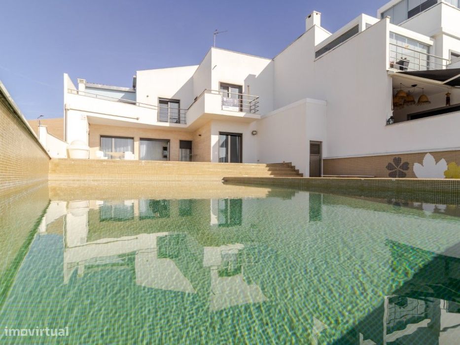 Moradia T5 com piscina a 50 metros da praia