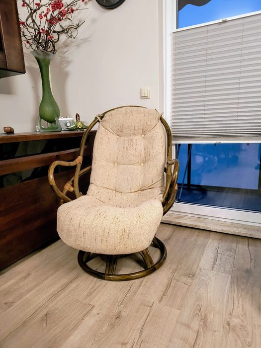 Sprzedam fotel obracany ,sprzężynowy z rattanu