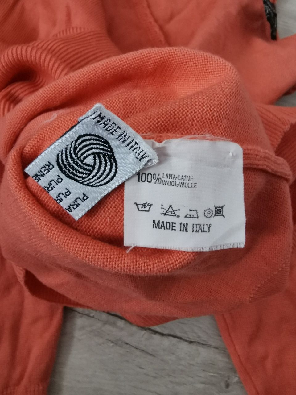 Włoski wełniany brzoskwiniowy sweter M 100% wełna
