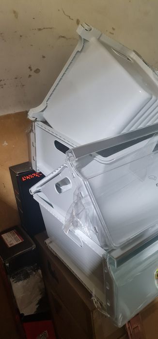 Ящики, полички, компресор для холодильника Gorenje NRS9182