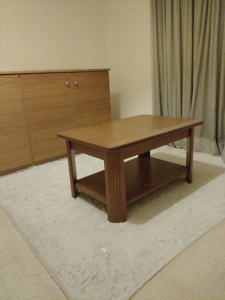 Mesa de sala em madeira