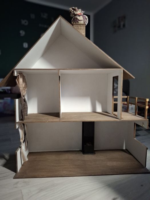 Duzy domek dla lalek