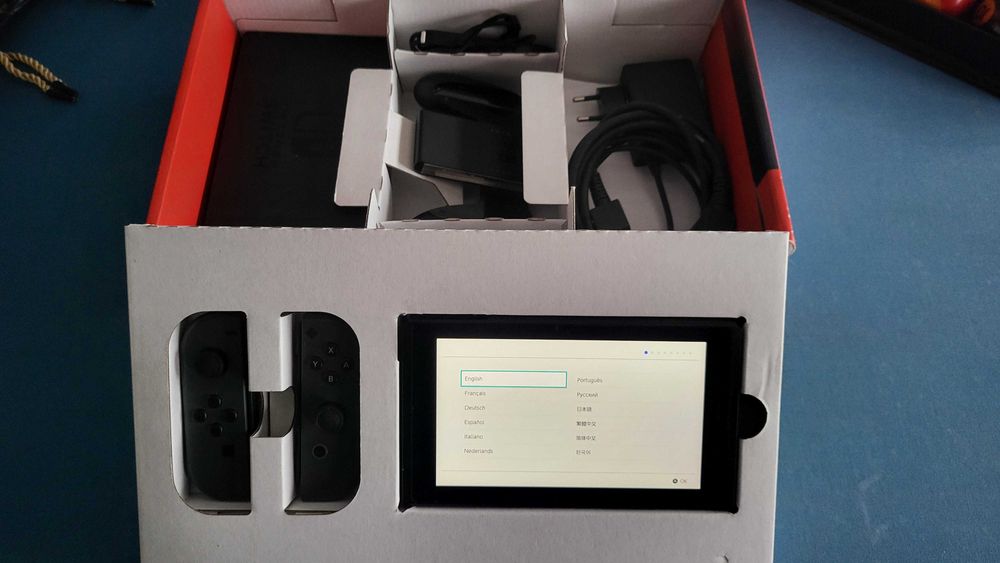 Nintendo Switch V2 c/ Jogo+Cartão