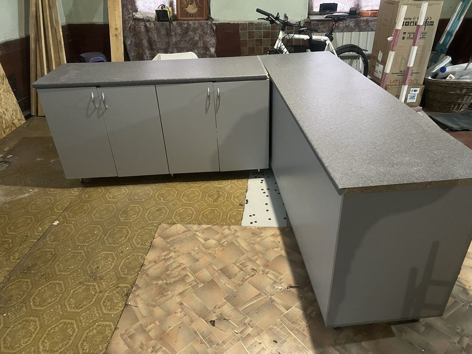 Прилавок для магазину офісу