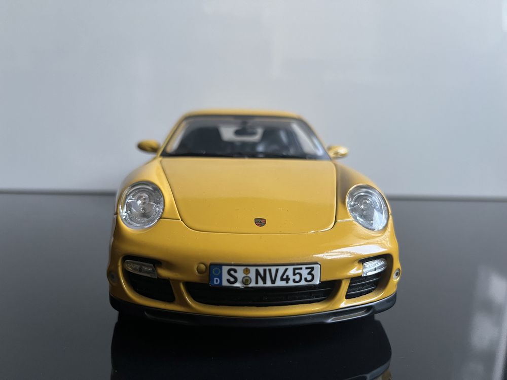 Porsche 911 Turbo модель 1:18 Norev