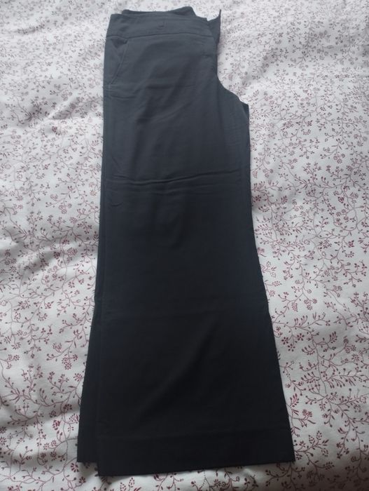 Calças pretas largas