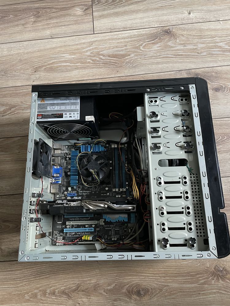 Komputer stacjonarny i7 / SSD / 8 GB RAM – gotowy do pracy