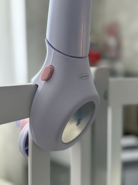 Музыкальный мобиль Infantino 3 в 1 с проектором розовый