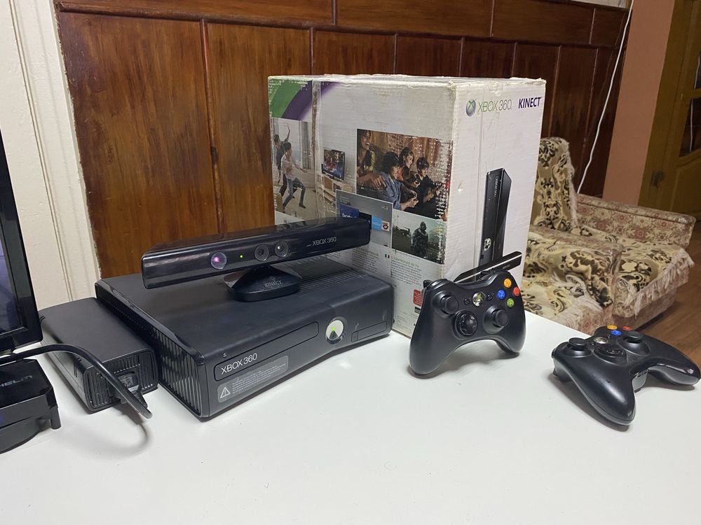Xbox 360 + Kinect + Телевізор BRAVIS Повний комплект | Все працює