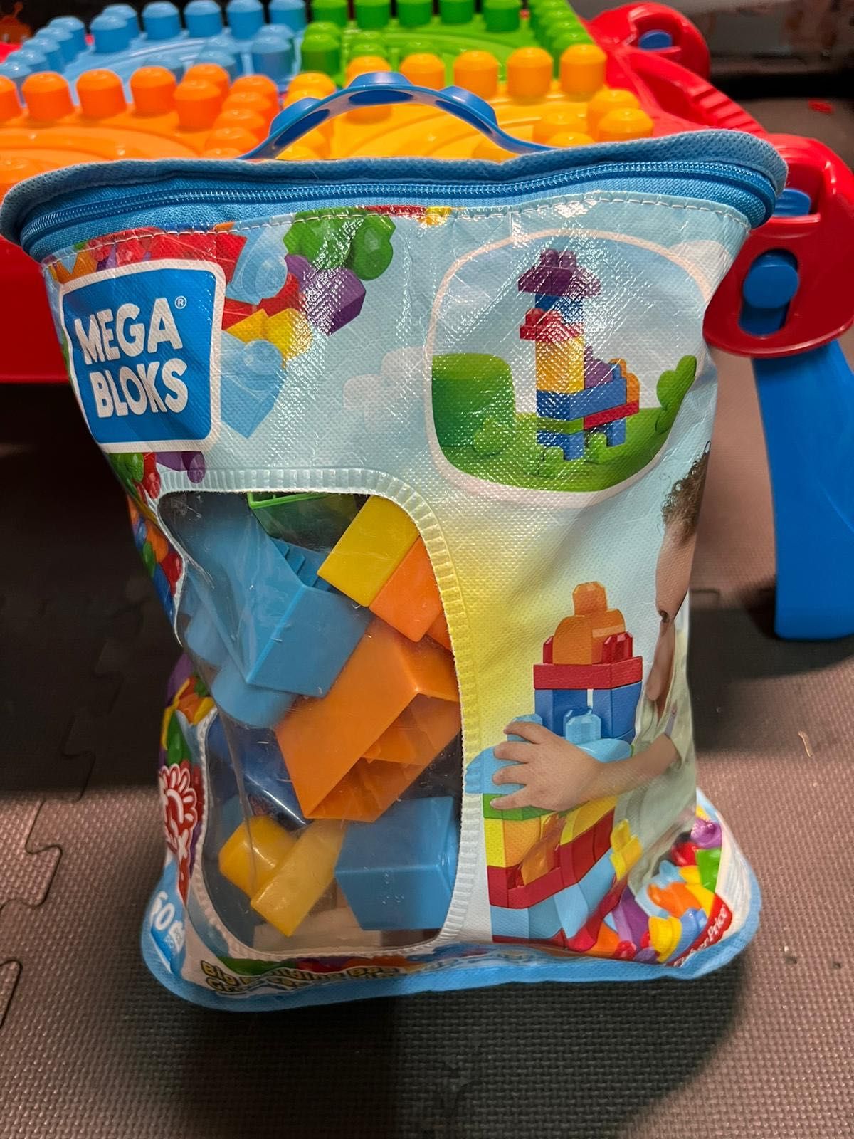 Mesa Mega Blocks + 200 peças