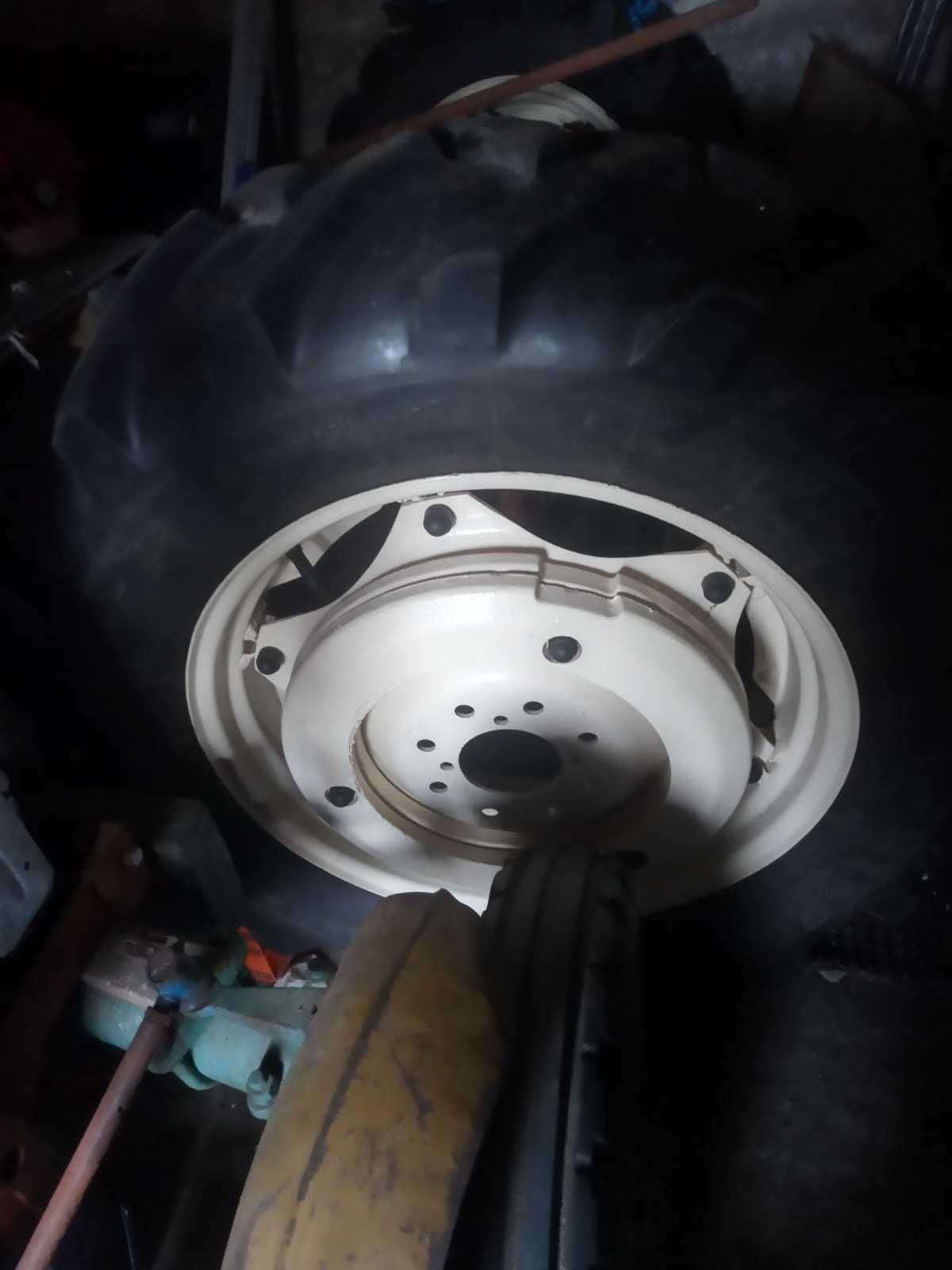 Opony do c 330 z felgami