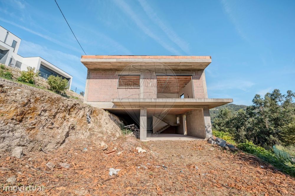 Moradia T4 para venda