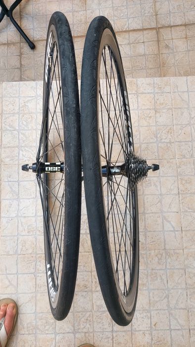 V...Rodas Dtswiss  com autocolantes Giant