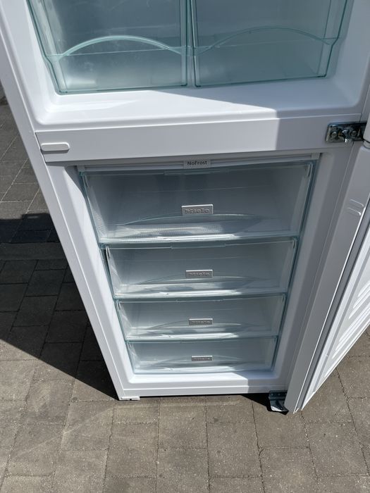 Холодильник не дорого Miele Q2336DGY .Привезу