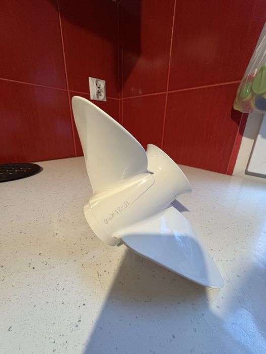 Sruba napedowa Yamaha 9 1/4x12 f9,9 f15 f20 i inne