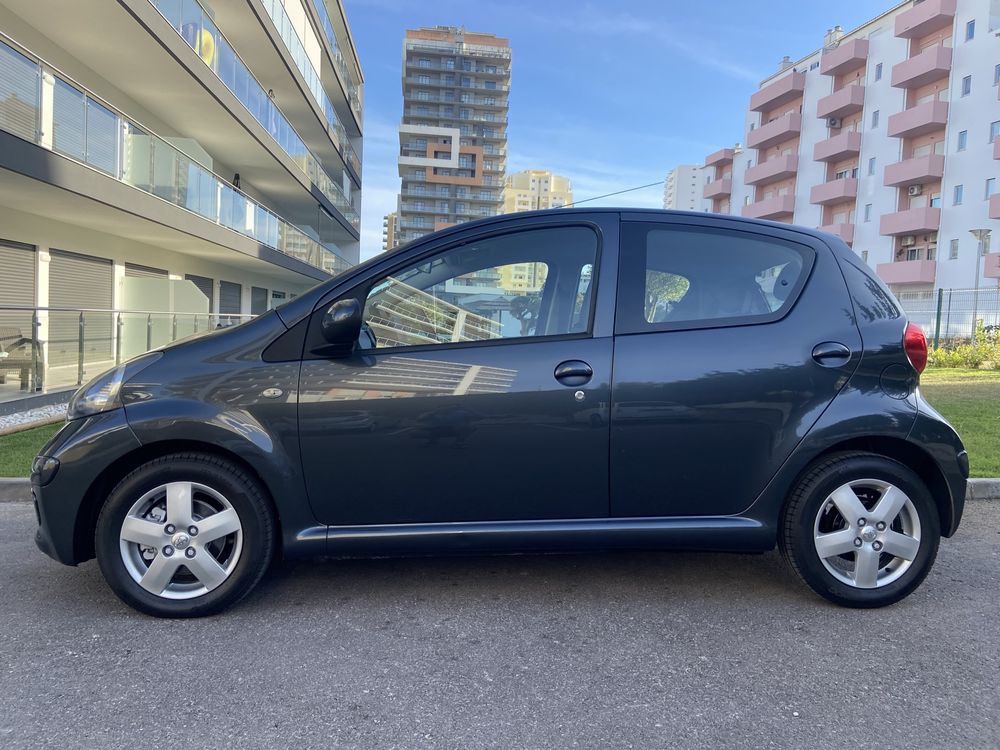 Toyota Aygo • Jantes Especiais • Multimidia • AC  • 129 mil km