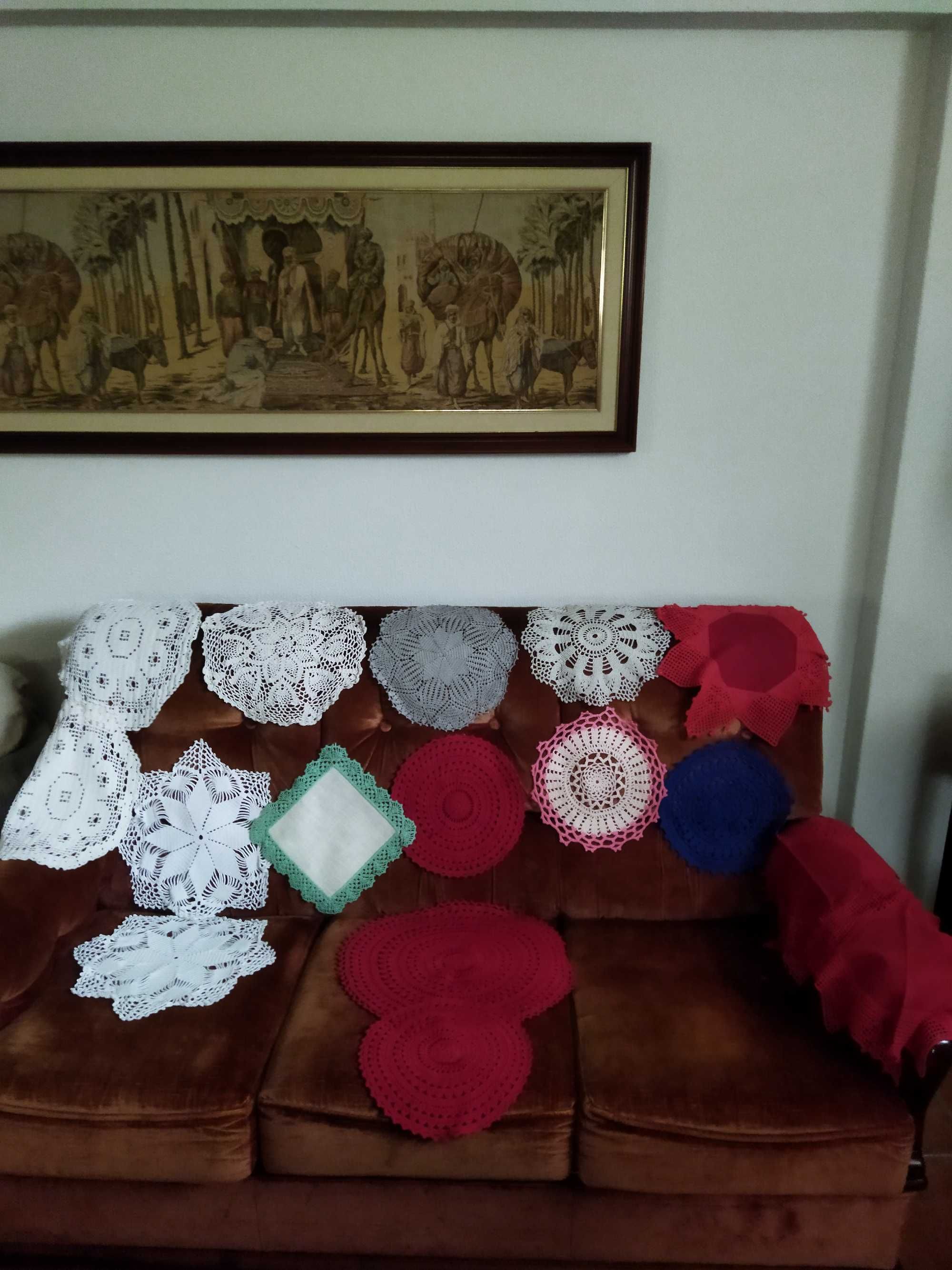 Vários Naperons diversos em crochet e bordados