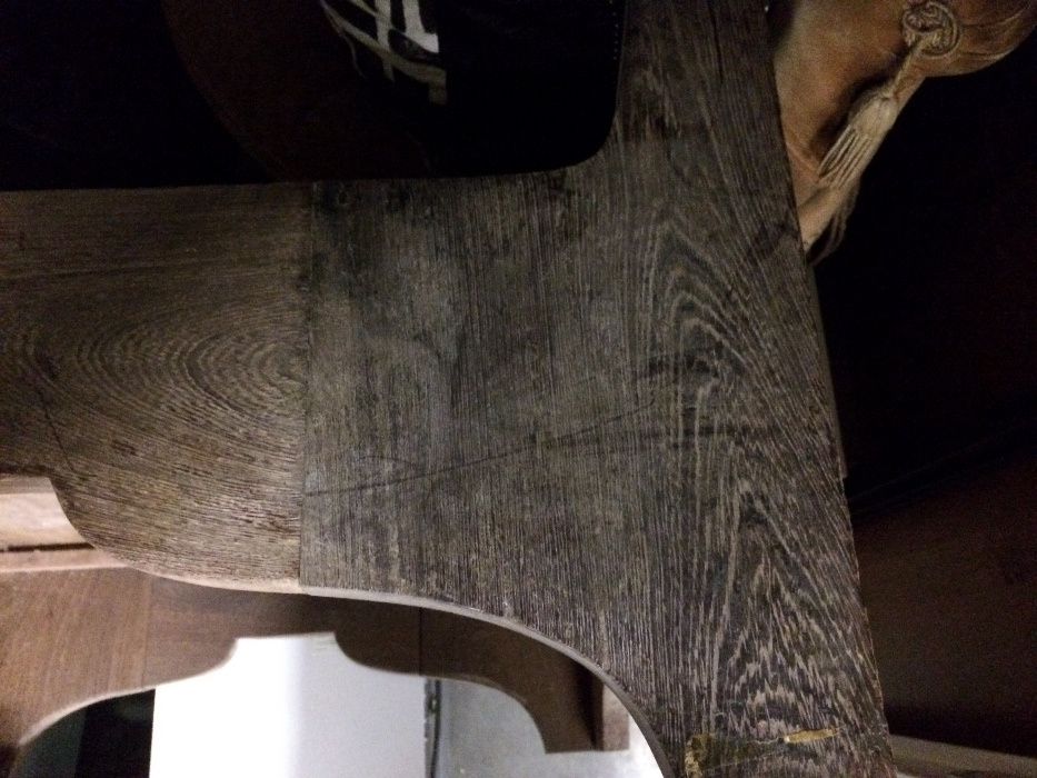Mesa muito antiga em castanho (toda maciça)