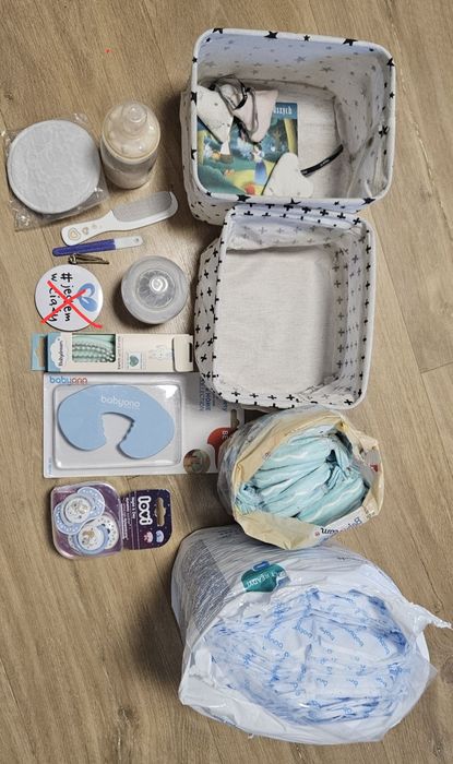 Podklady, pampersy, smoczki zestaw nowe
