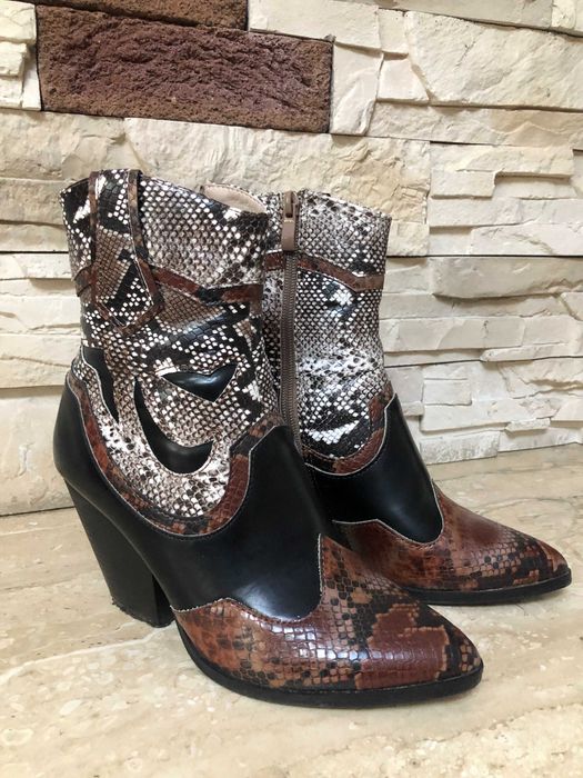 botki skóra węża